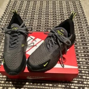 Nike 270 Boys 5 youth